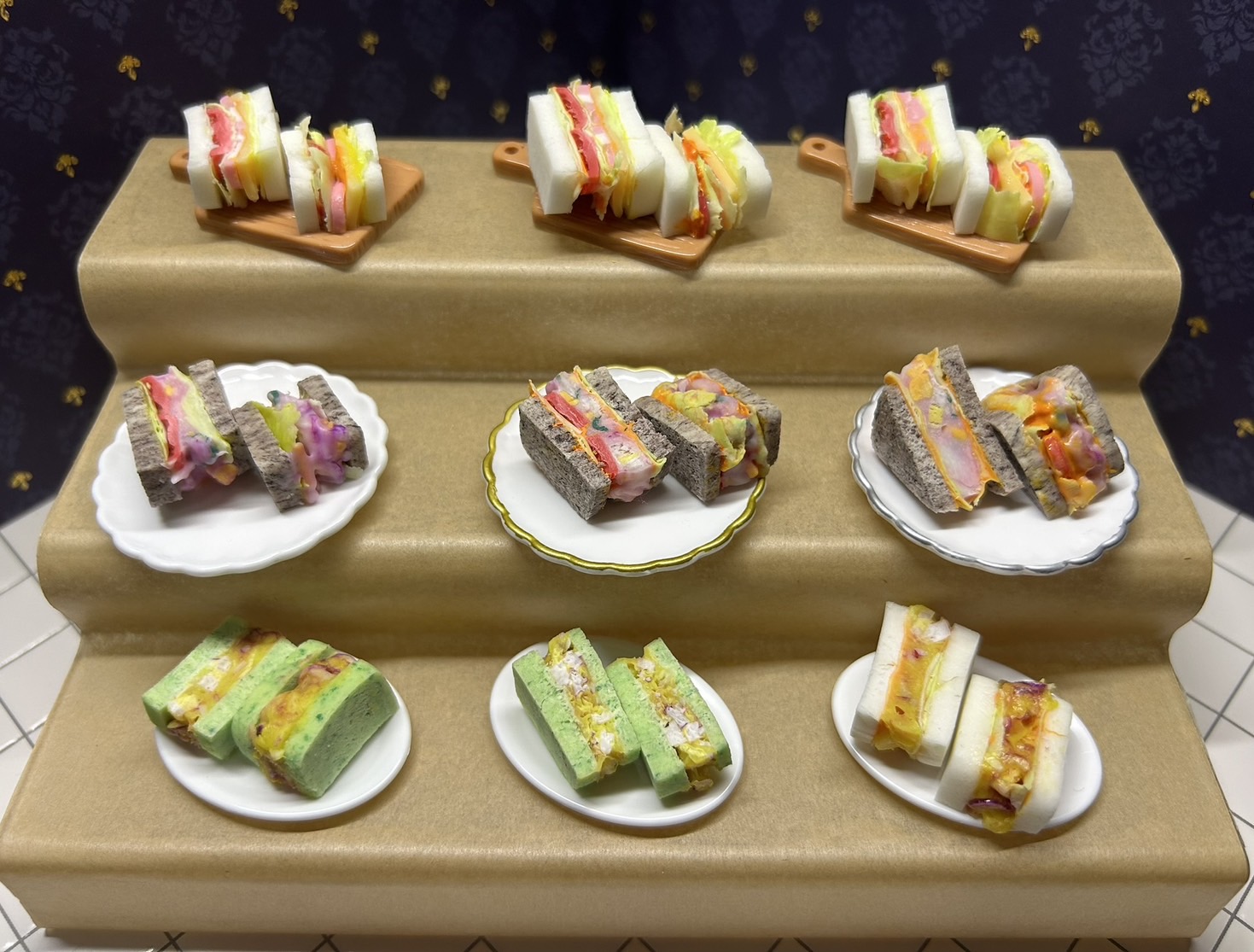 本物そっくりのミニチュアごちそう