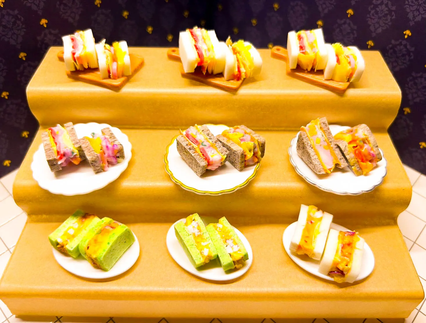 本物そっくりのミニチュアごちそう